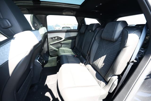 Peugeot 5008 GT Hybrid Pano KomfortP AHK 360&deg; TotW ACC 