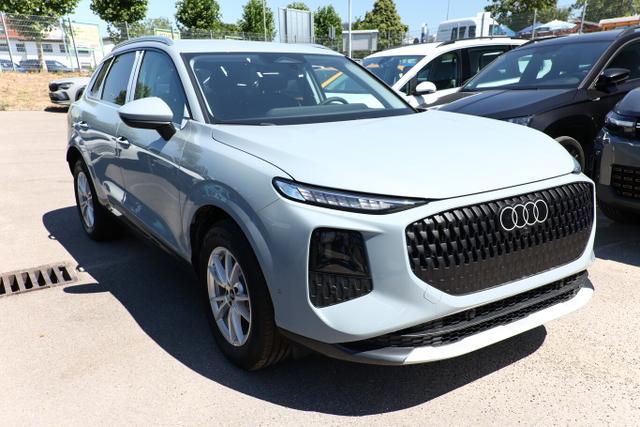 Audi Q3 - Tech LED+ KlimaP Keyl ACC PrivG 18Z eHK PDC+