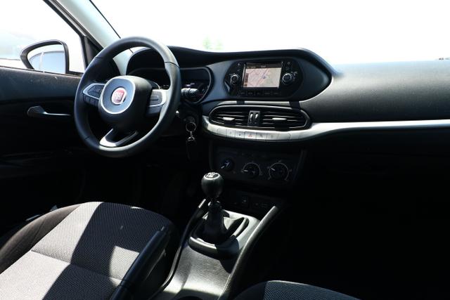 Fiat Tipo 5-T&uuml;rer EASY 1.4 T-Jet 120 Nav PDC SHZ Klima LM16Z 