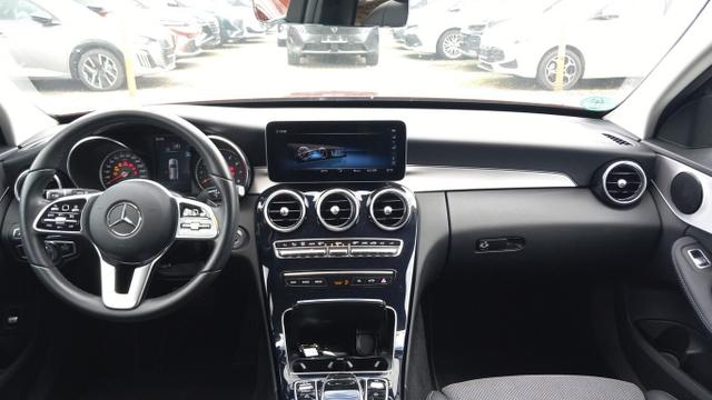 Mercedes-Benz C-Klasse AVANTGARDE C 300 T LED Nav AHK eHk SHZ ParkP 17Z 