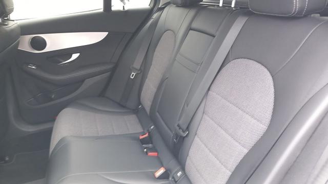 Mercedes-Benz C-Klasse AVANTGARDE C 300 T LED Nav AHK eHk SHZ ParkP 17Z 