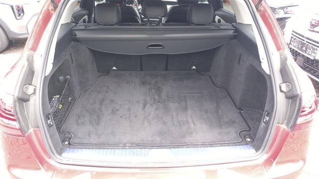 Mercedes-Benz C-Klasse AVANTGARDE C 300 T LED Nav AHK eHk SHZ ParkP 17Z 