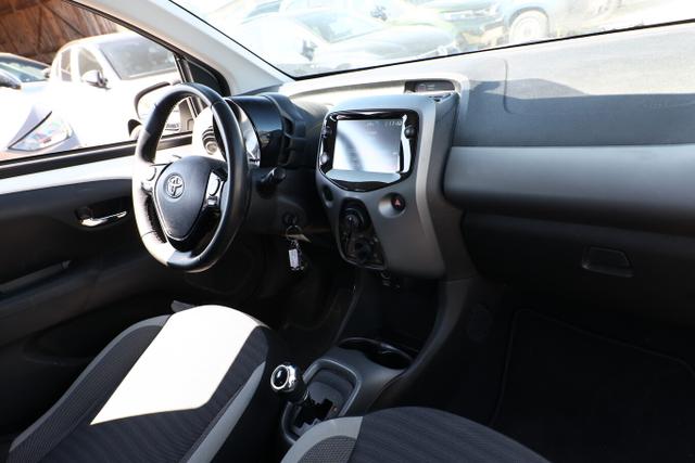 Toyota Aygo x-play 1.0 72 Aut. Kamera PDC Klimaanlage 