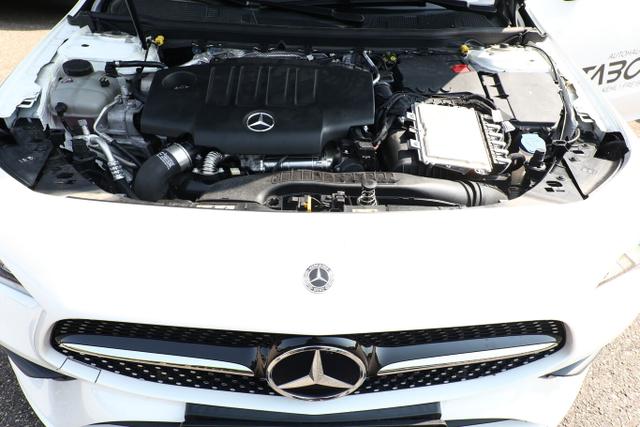 Mercedes-Benz CLA Shooting Brake AMG Line 200 d SB DCT Pano NightP AHK LED Nav 18Z 