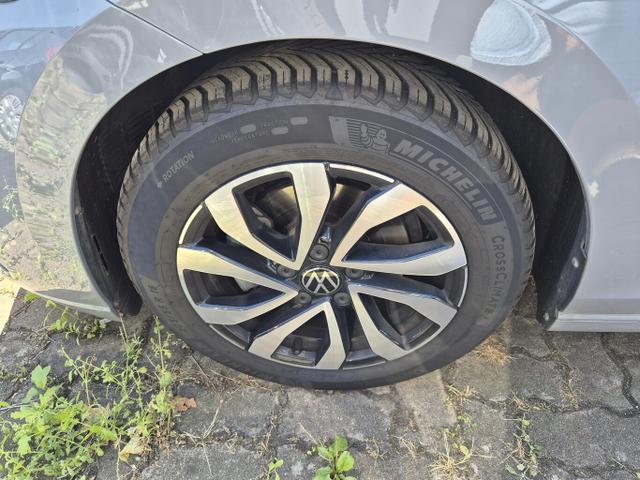 Volkswagen Golf ACTIVE VIII 1.5 TSI 150 LED+ Nav ACC StandH 