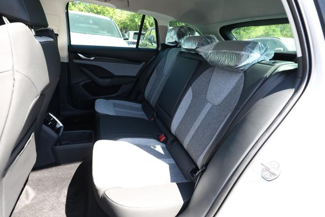 Skoda Octavia Combi Selection DSG Selec Matrix HUD Nav ACC Kessy 