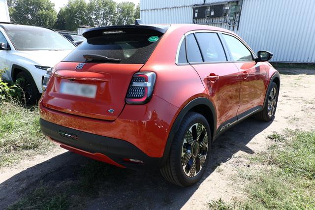 Fiat 600 La Prima 11kW-OBC W&auml;rmeP Massage Nav Keyl 