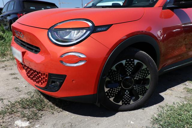 Fiat 600 La Prima 11kW-OBC W&auml;rmeP Massage Nav Keyl 