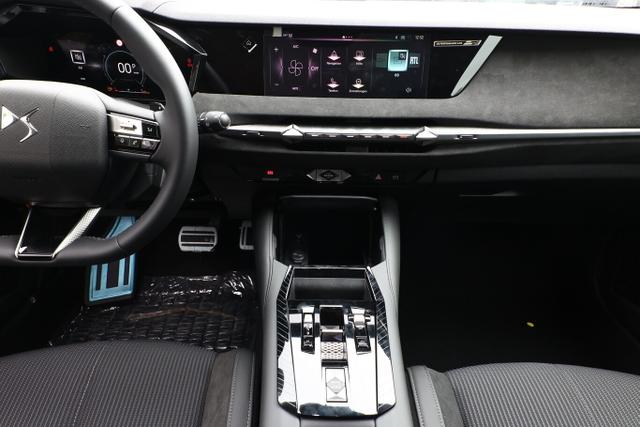 DS Automobiles N&ordm;4 Performance Line N&deg;4 Hybrid Massage eHK ACC Nav 