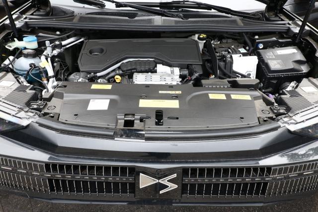 DS Automobiles N&ordm;4 Performance Line N&deg;4 Hybrid Massage eHK ACC Nav 