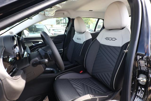 Fiat 600 Icon Hybrid SHZ Keyl Nav Kam 2xPDC LED CarP 