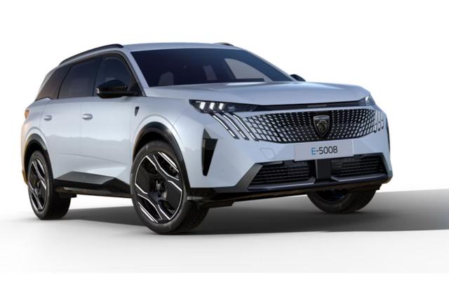 Peugeot 5008 GT 73kWh AWD 22kW-OBC Pano 360&deg; Alarm RCTA 