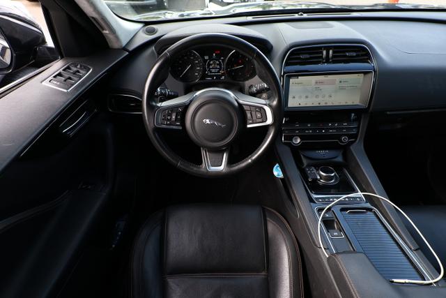 Jaguar F-Pace Prestige 20d Leder LED Nav SHZ PDC LM19Z 