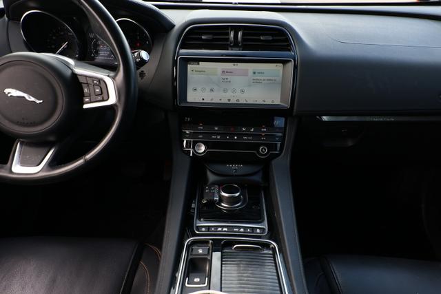 Jaguar F-Pace Prestige 20d Leder LED Nav SHZ PDC LM19Z 