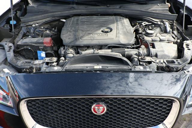 Jaguar F-Pace Prestige 20d Leder LED Nav SHZ PDC LM19Z 
