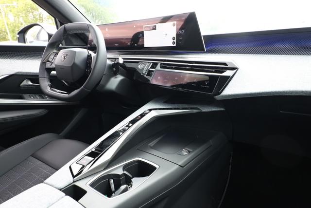 Peugeot 5008 GT Hybrid ACC 2xPDC Nav Kam SHZ LED CarP 