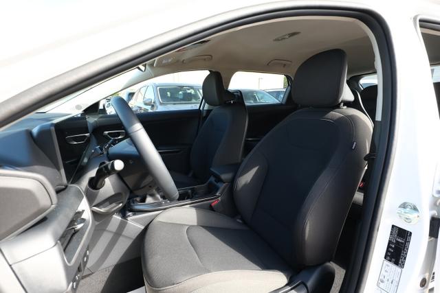 Kia K4 MT SHZ ACC Nav LED Kam Keyl 2xPDC LM16 CarPl 