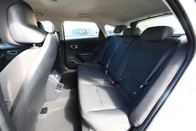 Kia K4 MT SHZ ACC Nav LED Kam Keyl 2xPDC LM16 CarPl 