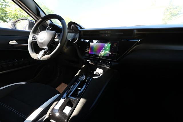 Alfa Romeo Junior SPORT SPECIALE Ibrida Q4 TechP 18"LM Navi 