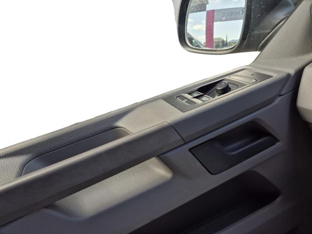 Volkswagen Transporter 6.1 150 Kombi L1H1 8S PDC 