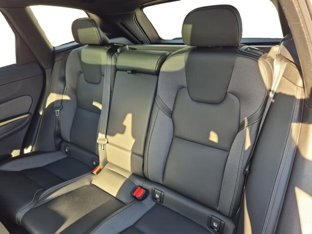 Volvo XC60 Ultimate Dark XC 60 B4 D LED HUD Pano Winter H&K 