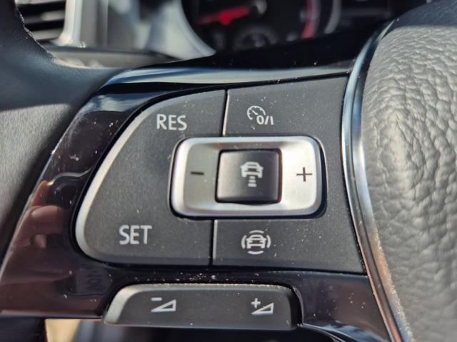 Volkswagen Golf Comfortline VII 1.5 TSI 150 DSG LED R-Line 