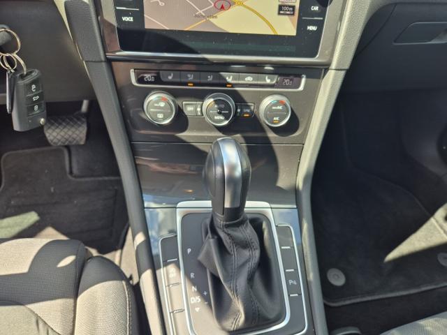 Volkswagen Golf Comfortline VII 1.5 TSI 150 DSG LED R-Line 
