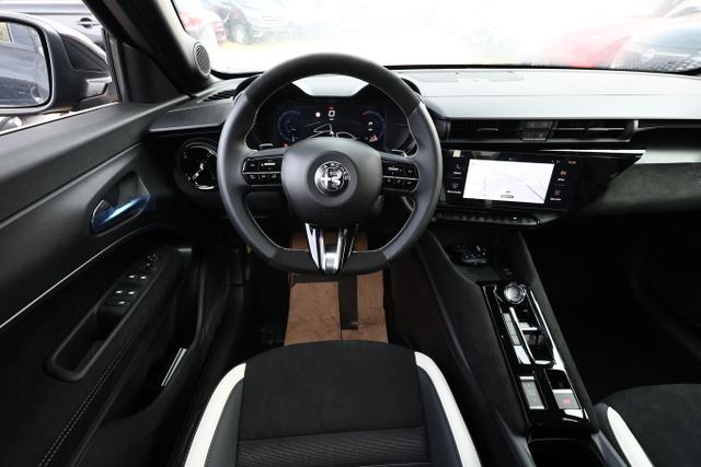 Alfa Romeo Junior Ibrida Sport Speciale TechP Matrix 18"LM 