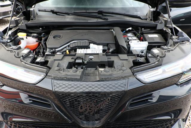 Alfa Romeo Junior Ibrida Sport Speciale TechP Matrix 18"LM 