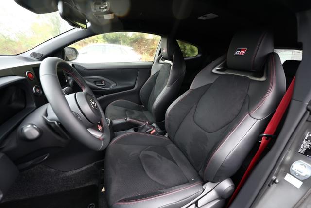 Toyota GR Yaris AT8 LED Smartkey DIgC 18"LM Ultrasuede 
