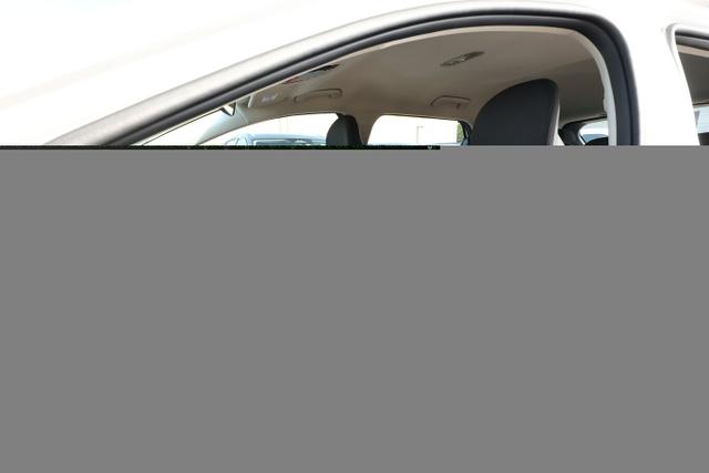 Kia K4 MT SHZ ACC Nav LED Kam Keyl 2xPDC LM16 CarPl 