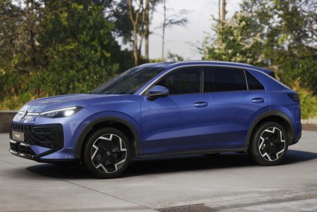 Volkswagen T-Roc R-Line IQ.Matrix Pano AHK EasyO ParkAss+ 