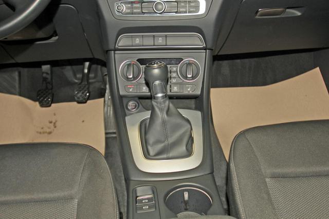 Audi Q3 Basis 1.4 TFSI ultra, Xenon, Navi, Keyless, AHK, Sitzheizung, Tempomat 