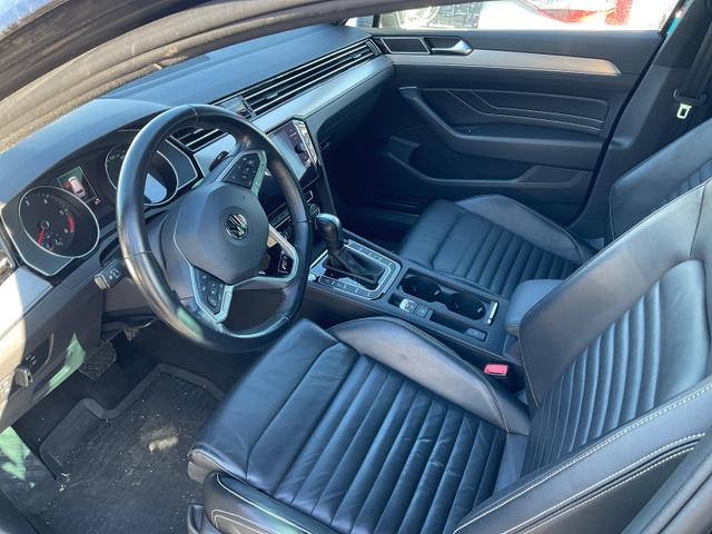 Volkswagen Passat Variant - Elegance 4Motion 2.0 TDI DSG R-Line, IQ.Light, Leder, Standh., AHK