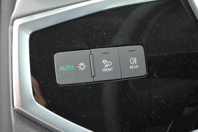 Audi Q3 40 TFSI quattro basis S-Tronic, Side, Kamera, MMI plus, 5-J Garantie 