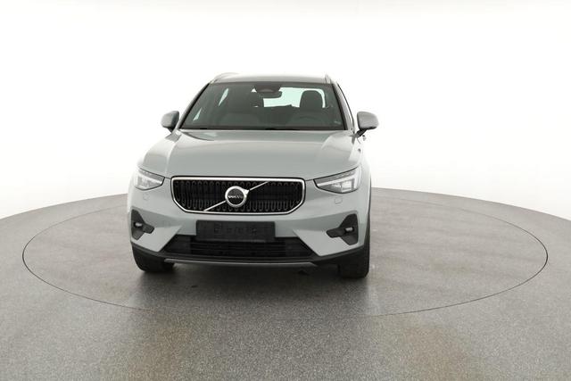 Volvo XC40 Core 2WD B3 Mild-Hybrid Core, AHK, Navi, Thors Hammer, Winter, Kamera, el. Klappe 