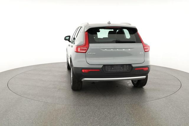 Volvo XC40 Core 2WD B3 Mild-Hybrid Core, AHK, Navi, Thors Hammer, Winter, Kamera, el. Klappe 