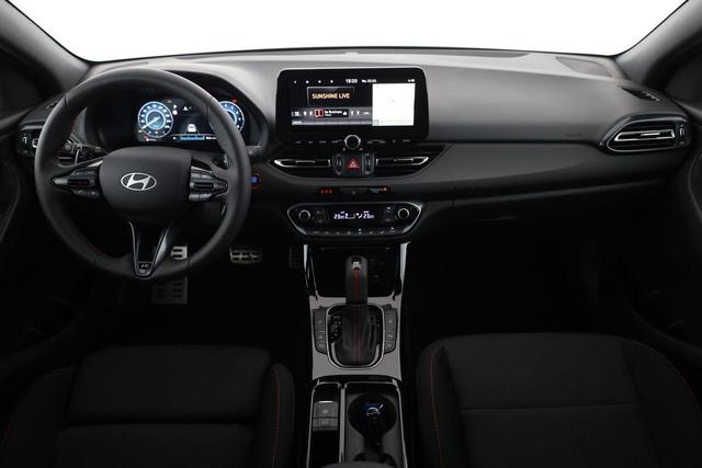 Hyundai i30 N Line 1.5 T-GDI DCT Fastback N-LINE, Navi, 18-Zoll, Kamera, LED, Winter 