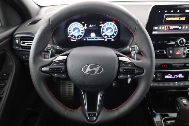Hyundai i30 N Line 1.5 T-GDI DCT Fastback N-LINE, Navi, 18-Zoll, Kamera, LED, Winter 