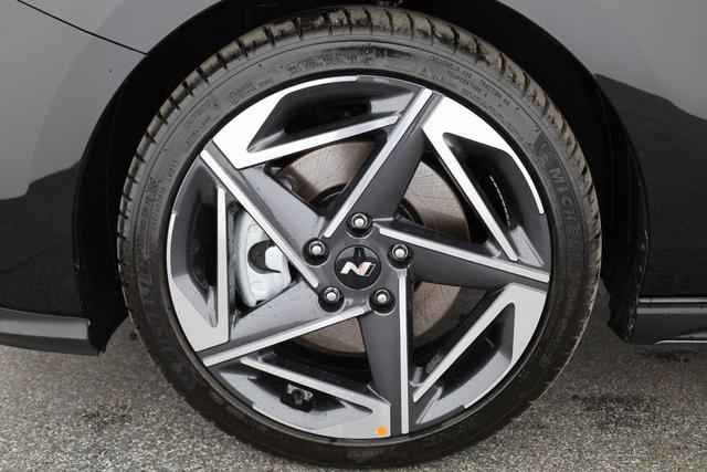 Hyundai i30 N Line 1.5 T-GDI DCT Fastback N-LINE, Navi, 18-Zoll, Kamera, LED, Winter 