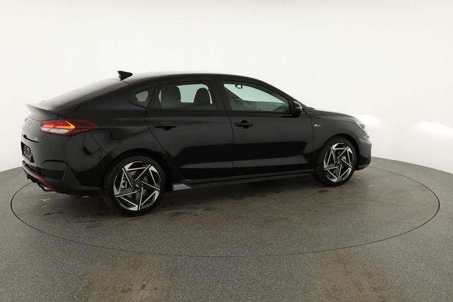 Hyundai i30 N Line 1.5 T-GDI DCT Fastback N-LINE, Navi, 18-Zoll, Kamera, LED, Winter 