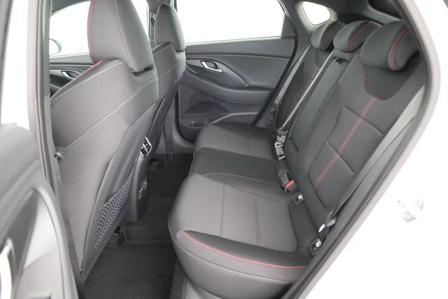 Hyundai i30 N Line 1.5 T-GDI DCT Fastback N-LINE, Navi, 18-Zoll, Kamera, LED, Winter 
