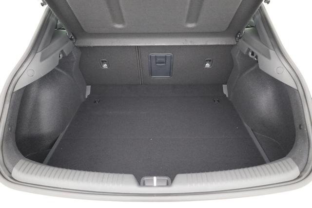Hyundai i30 N Line 1.5 T-GDI DCT Fastback N-LINE, Navi, 18-Zoll, Kamera, LED, Winter 