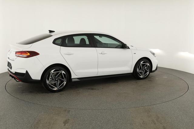 Hyundai i30 N Line 1.5 T-GDI DCT Fastback N-LINE, Navi, 18-Zoll, Kamera, LED, Winter 