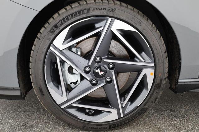 Hyundai i30 N Line 1.5 T-GDI DCT Fastback N-LINE, Navi, 18-Zoll, Kamera, LED, Winter 