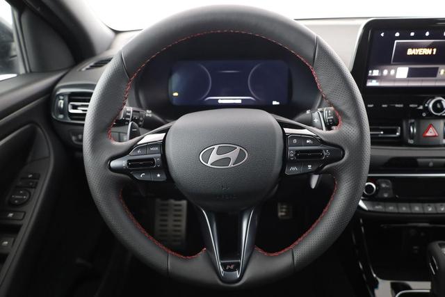 Hyundai i30 N Line 1.5 T-GDI DCT Fastback N-LINE, Navi, 18-Zoll, Kamera, LED, Winter 