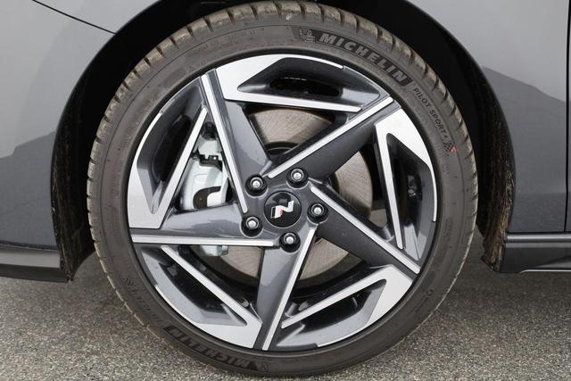 Hyundai i30 N Line 1.5 T-GDI DCT Fastback N-LINE, Navi, 18-Zoll, Kamera, LED, Winter 