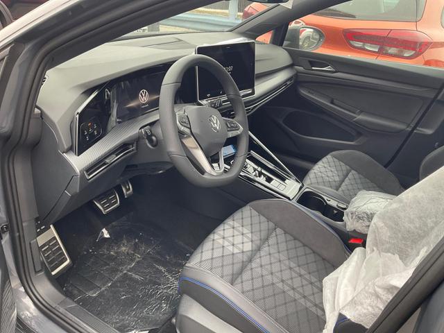 Volkswagen Golf - 1.5 eTSI 110 kW R-Line VIII DSG Black, IQ.Light, 18-Zoll, Navi