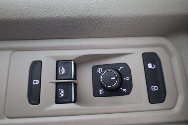 Volkswagen T7 Multivan Edition lang TDI DSG LÜ, 7-Sitzer, AHK, 19-Zoll, Area, Navi 