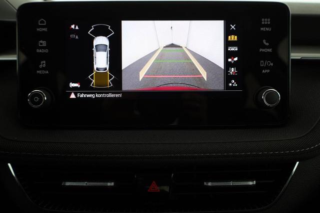 Skoda Fabia Selection 1.0 TSI DSG 130 Jahre, Kamera, Side, Winter, Ladeboden, 5-J Garantie 